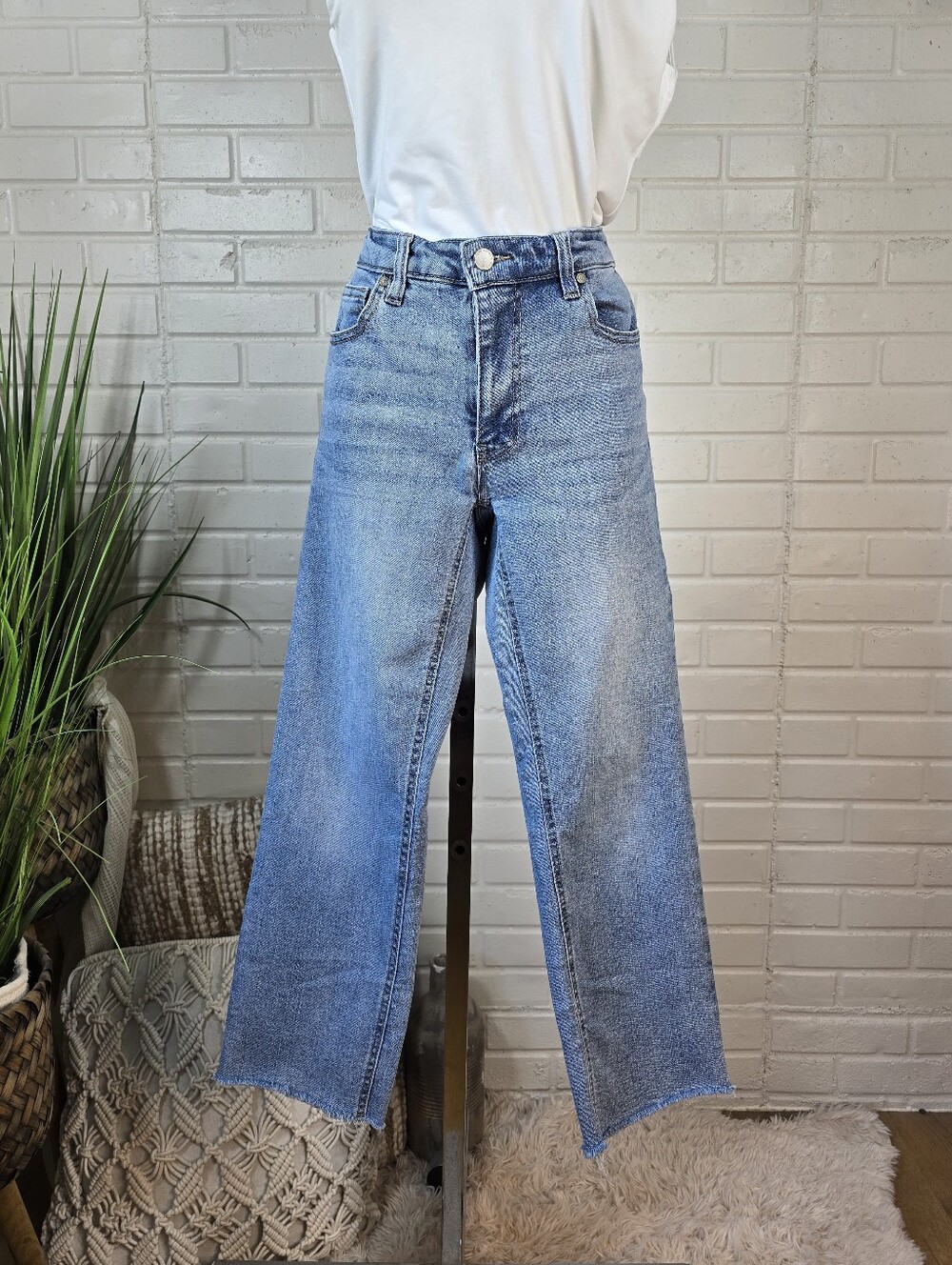 Oat Classic High Waist Straight Leg Cropped Light Wash Jeans Size 4 Or 27